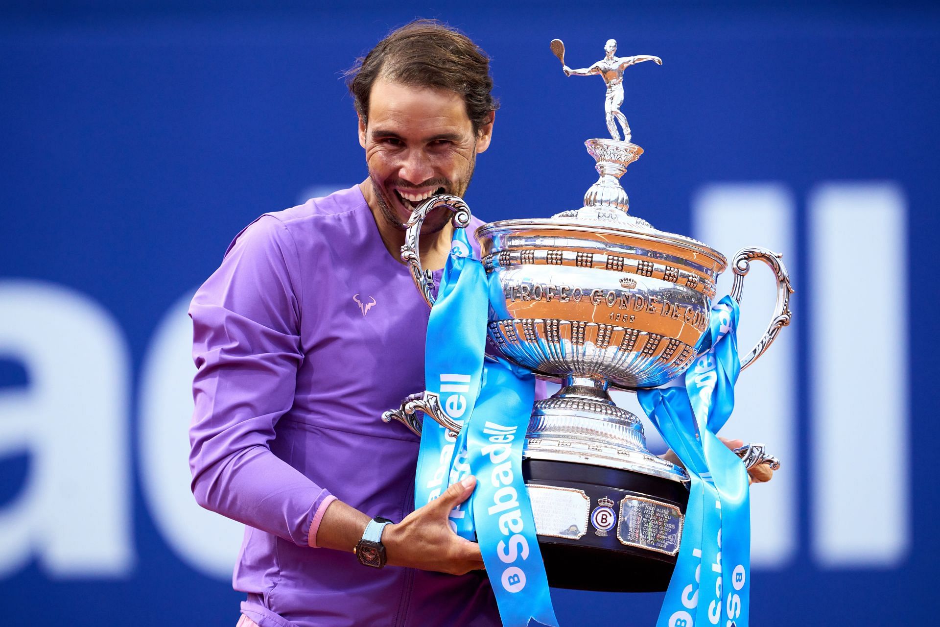 Rafael Nadal with the trophy after winning the Barcelona Open in 2021