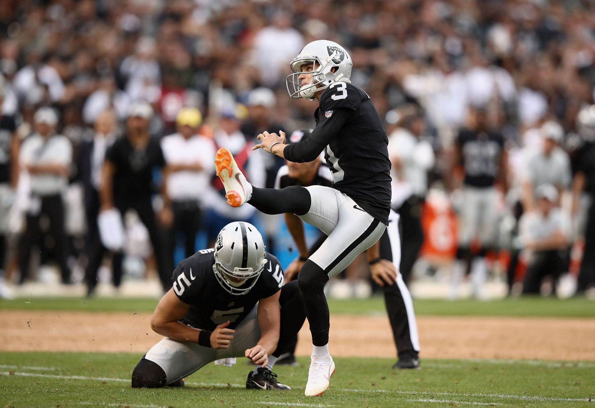 Cleveland Browns v Oakland Raiders