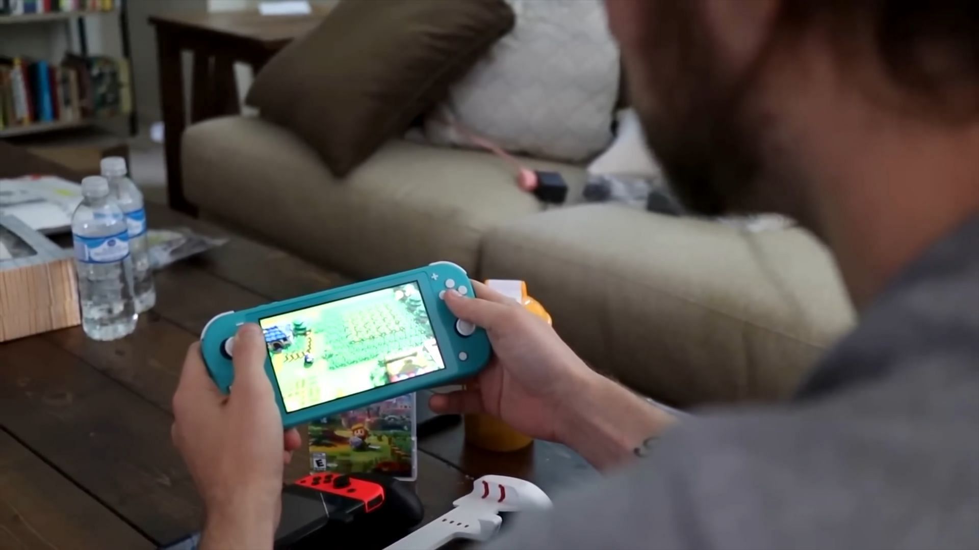 The Nintendo Switch Lite (Image via BeatEmUps/YouTube)