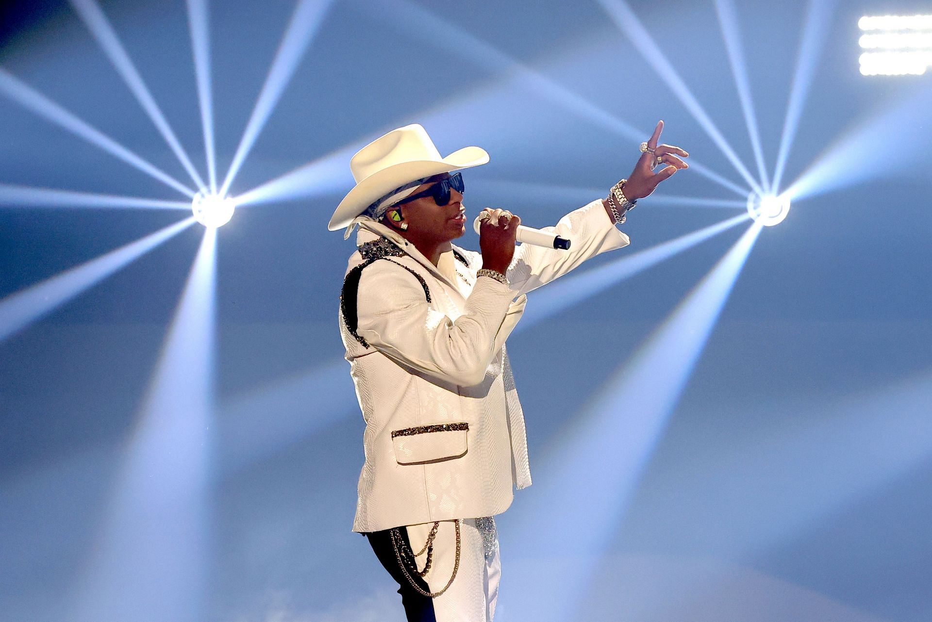 Jimmie Allen at the 2022 CMT Music Awards (Image via Getty/Mike Copp)