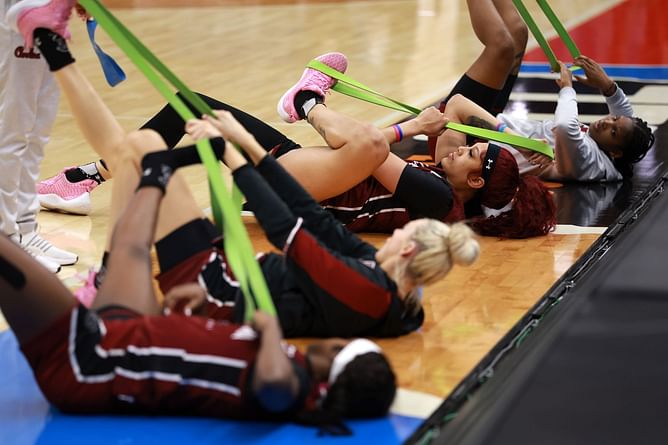 WATCH: Kamilla Cardoso & Co. lift South Carolina's locker room mood as Gamecocks prep for showdown against NC State