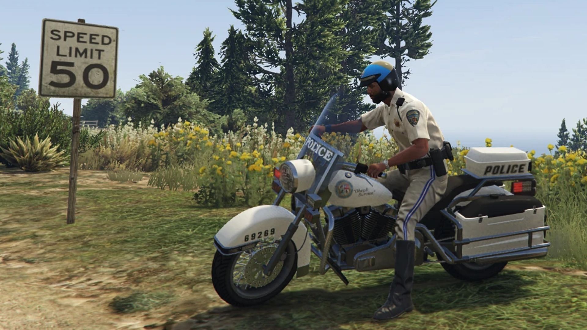 A San Andreas Highway Patrol officer from Grand Theft Auto 5 (Image via GTA Wiki)