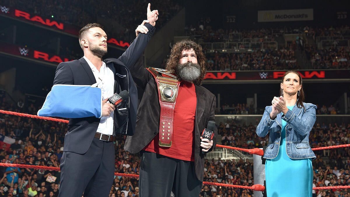 &quot;Finn B&aacute;lor relinquishes the WWE Universal Championship: Raw, Aug. 22, 2016&quot;