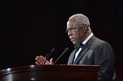 "Doesn't have money to pay for a ticket" - Bob Costas narrates touching tale of 13-year-old Hank Aaron's first glimpse of idol Jackie Robinson