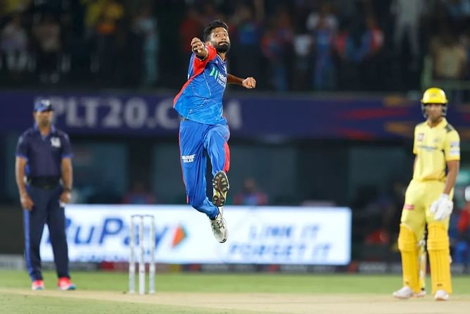 IPL 2024: Predicting 3 players who could pick up the most wickets in today's DC vs KKR match
