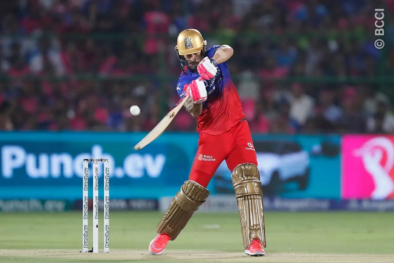 [Watch] Faf du Plessis holes out to long on for 44 runs in RR vs RCB vs