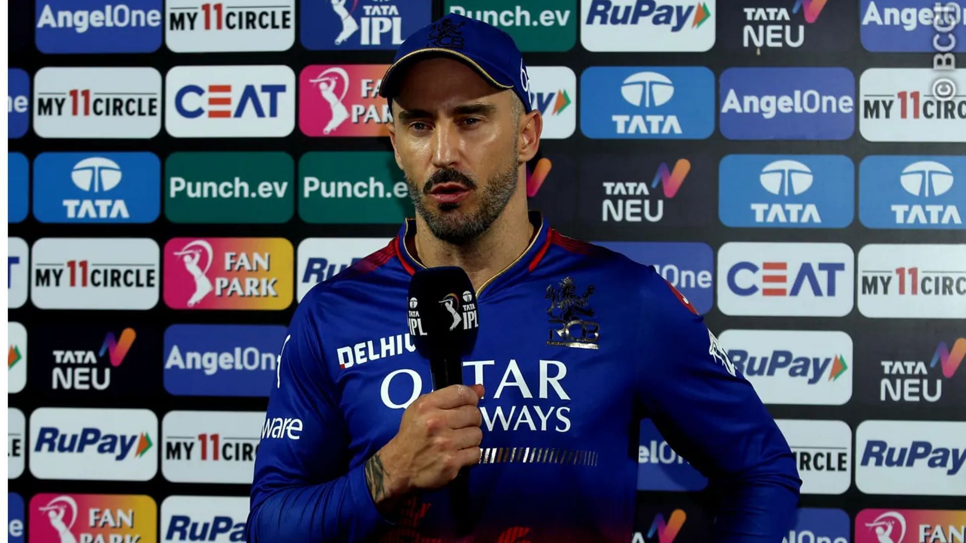 Faf du Plessis in conversation with the host broadcaster after RR vs RCB