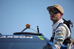 Kyle Larson honors 2-time NASCAR champion Terry Labonte with throwback paint scheme ahead of Darlington Cup race