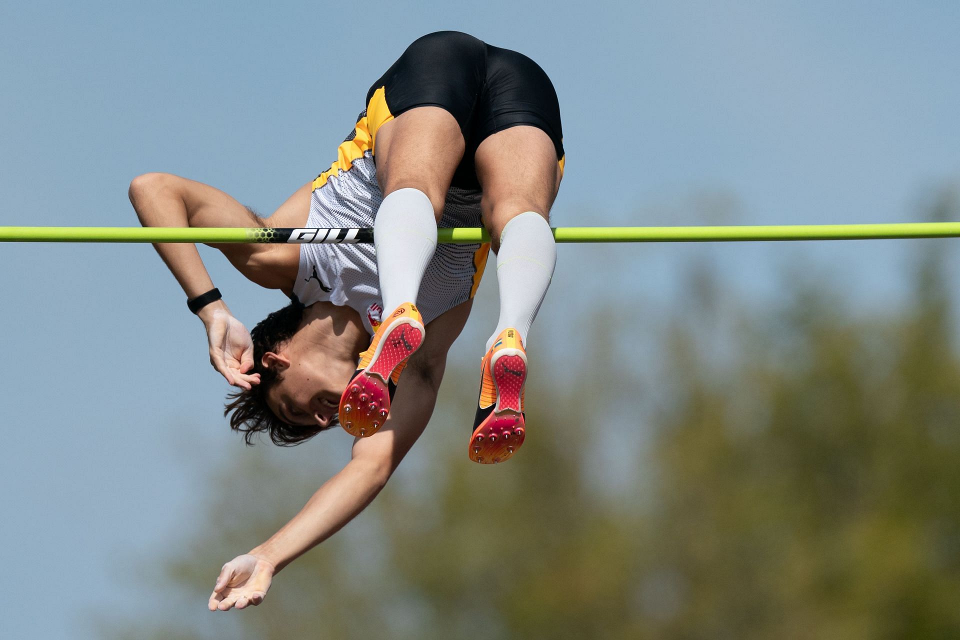 Mondo Duplantis of Sweden competes in the Men&#039;s Pole Vault during the 2023 Prefontaine Classic and Wanda Diamond League Final at Hayward Field on September 17, 2023 in Eugene, Oregon. Duplantis went on to set a new world record in the event. (Photo by Ali Gradischer/Getty Images)