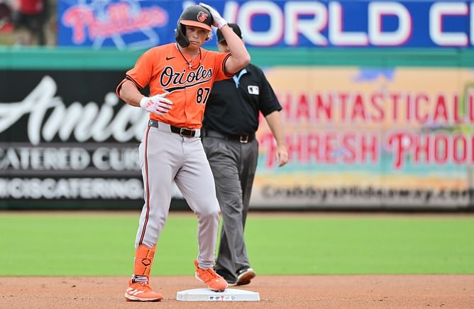 "Even I want the Holliday to come" - Orioles fan's Grinch costume & creative sign targets top prospect Jackson Holliday for roster spot