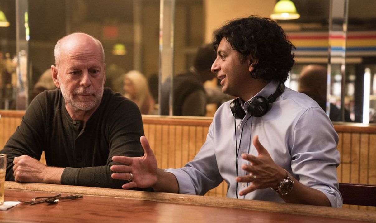 Shyamalan with Bruce Willis (Image via glassmovie Official Instagram)