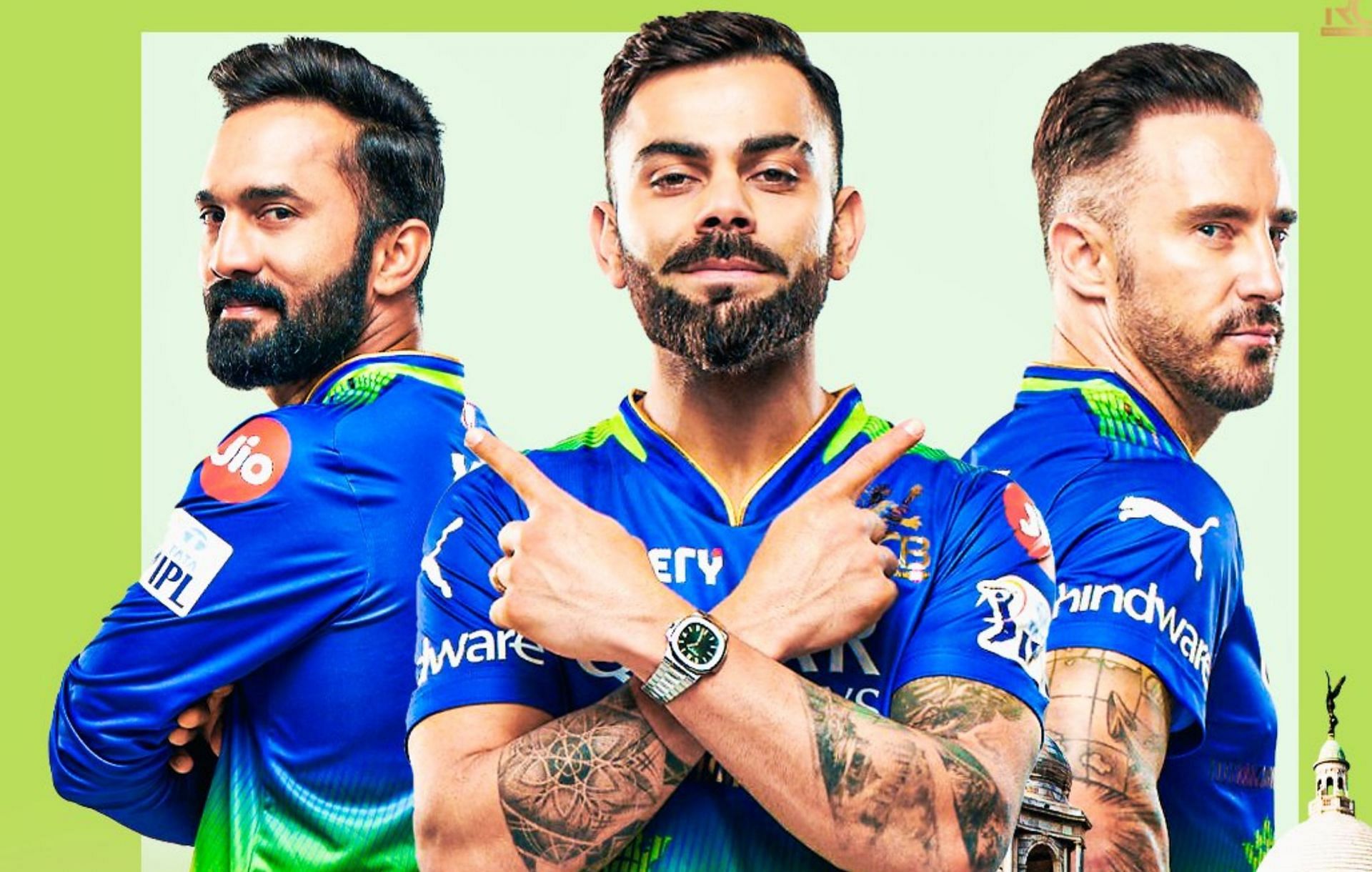 RCB players posing in green jerseys. (PC: RCB/Twitter)