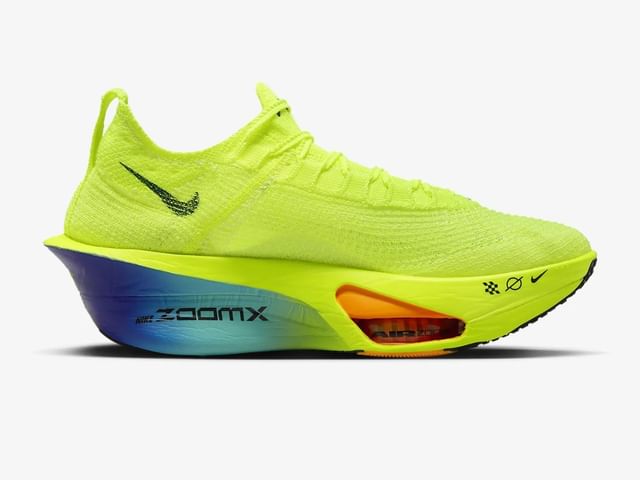 nike running shoes carbon plate