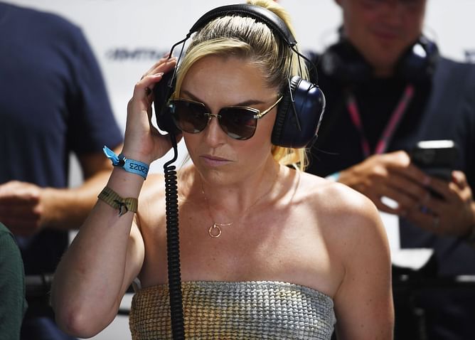 Lindsey Vonn recovers from knee replacement surgery, cleared to travel