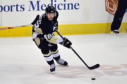 WATCH: Former Penguins forward Tyler Kennedy makes spectacular puck catch in stands during Pens-Preds game