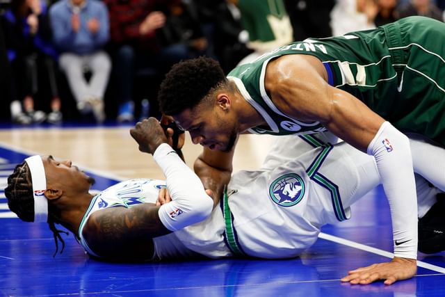 giannis antetokounmpo shoes tonight