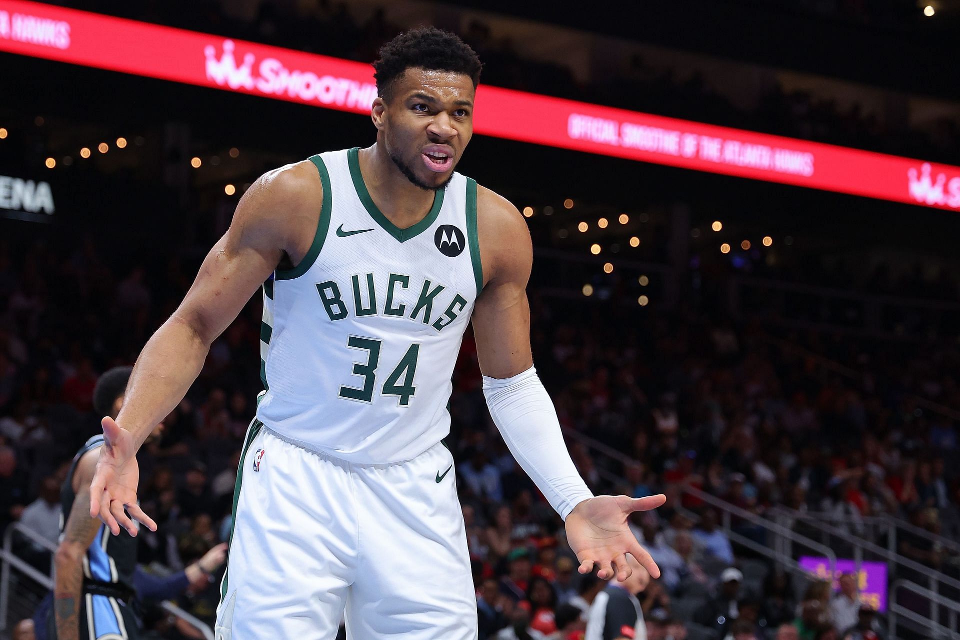 Giannis Antetokounmpo - Milwaukee Bucks