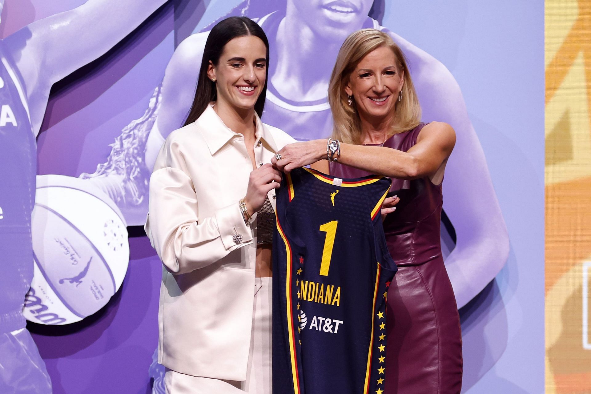 Caitlin Clark will try to bring her fearless attitude to the WNBA.