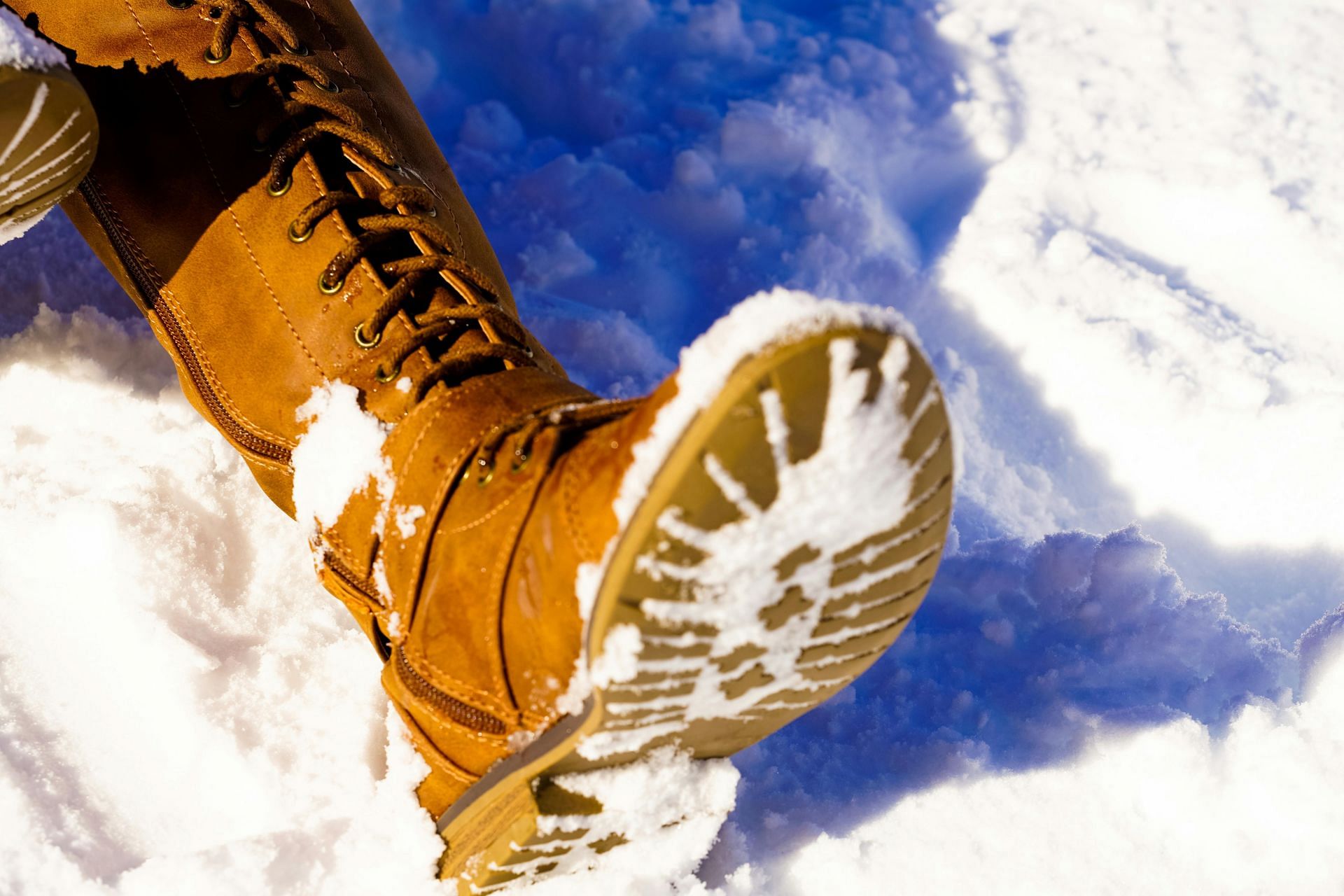Winter boots (Image via Pexels/@Nikita Khandelwal)