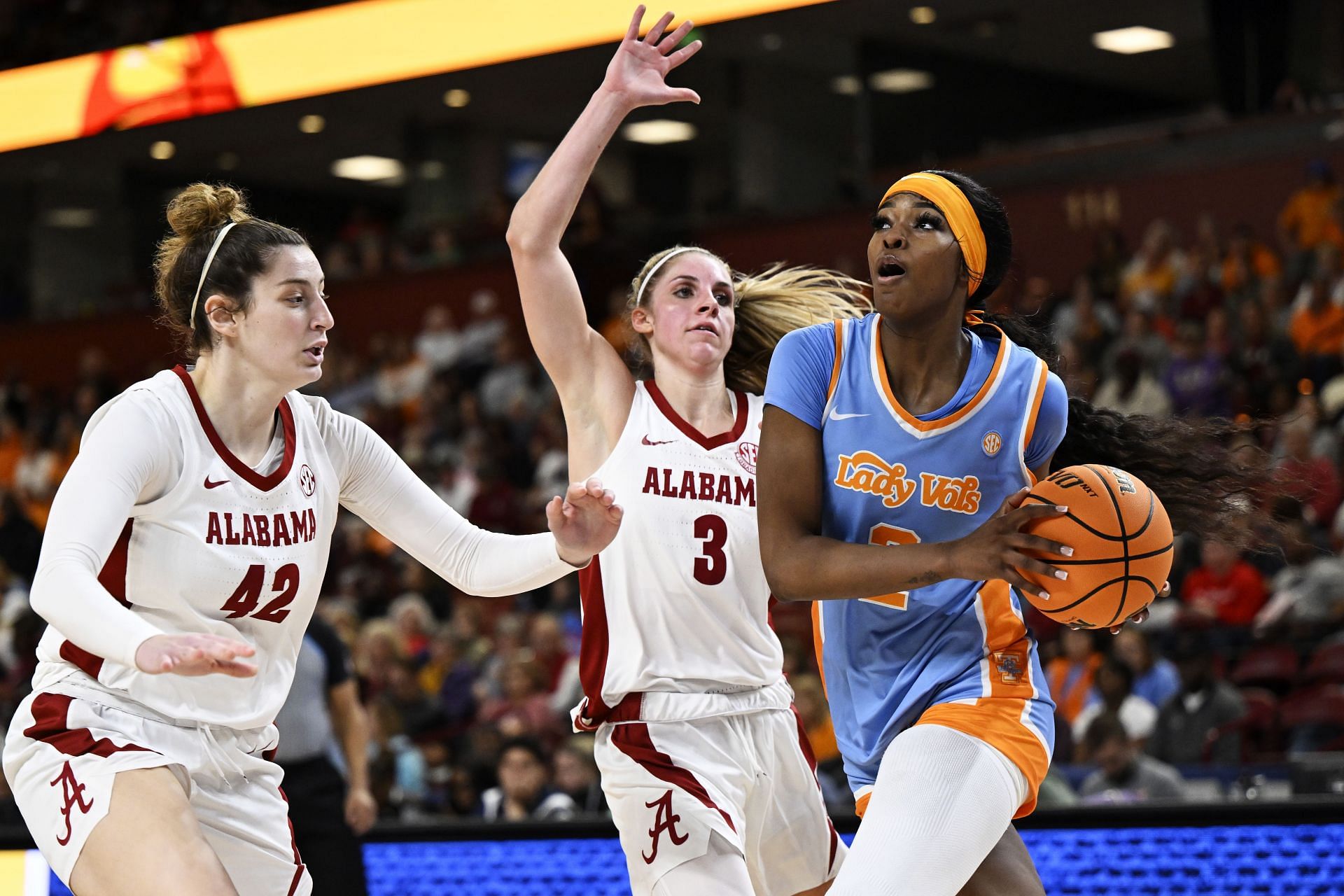 Rickea Jackson drives to the basket during Tennesse&#039;s game against Alabama.