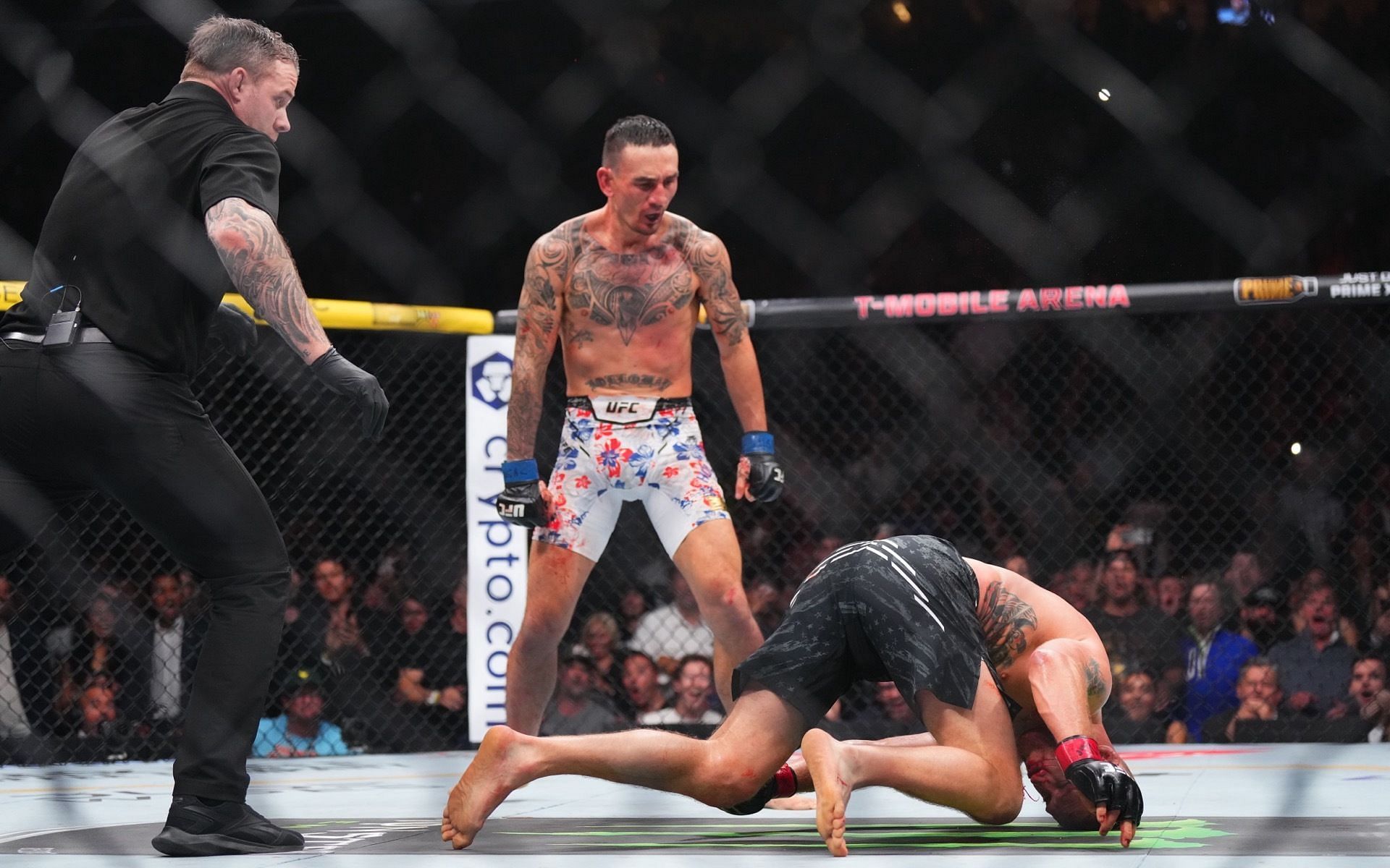 Max Holloway walked away with an extra $600,000 for his win over Justin Gaethje at UFC 300 [Image Courtesy: @ufc X]