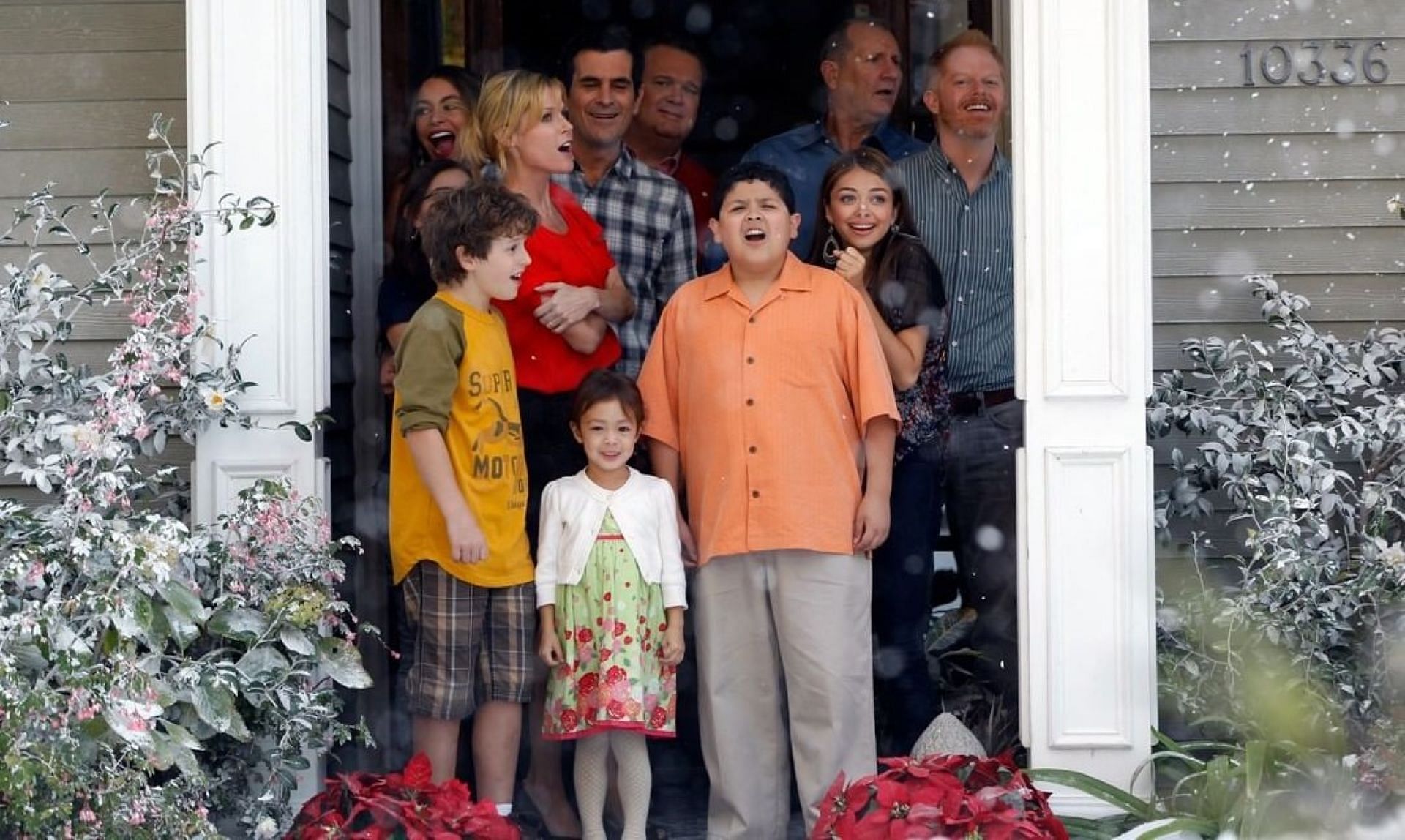 Phil often assumes the role of a peacemaker in the show (Image via Instagram/Modern Family)