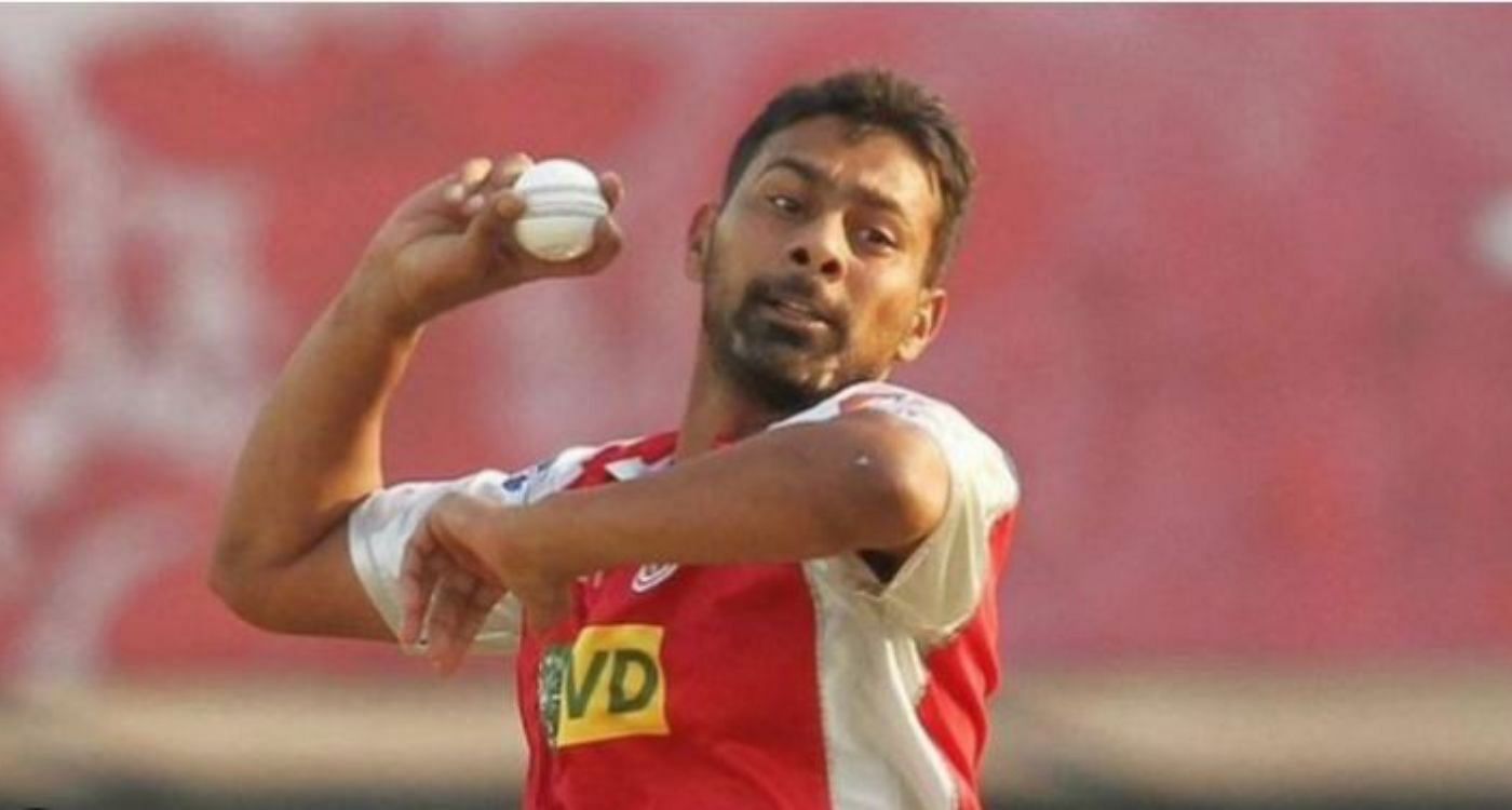 प्रवीण कुमार गेंदबाजी करते हुए (Photo: X