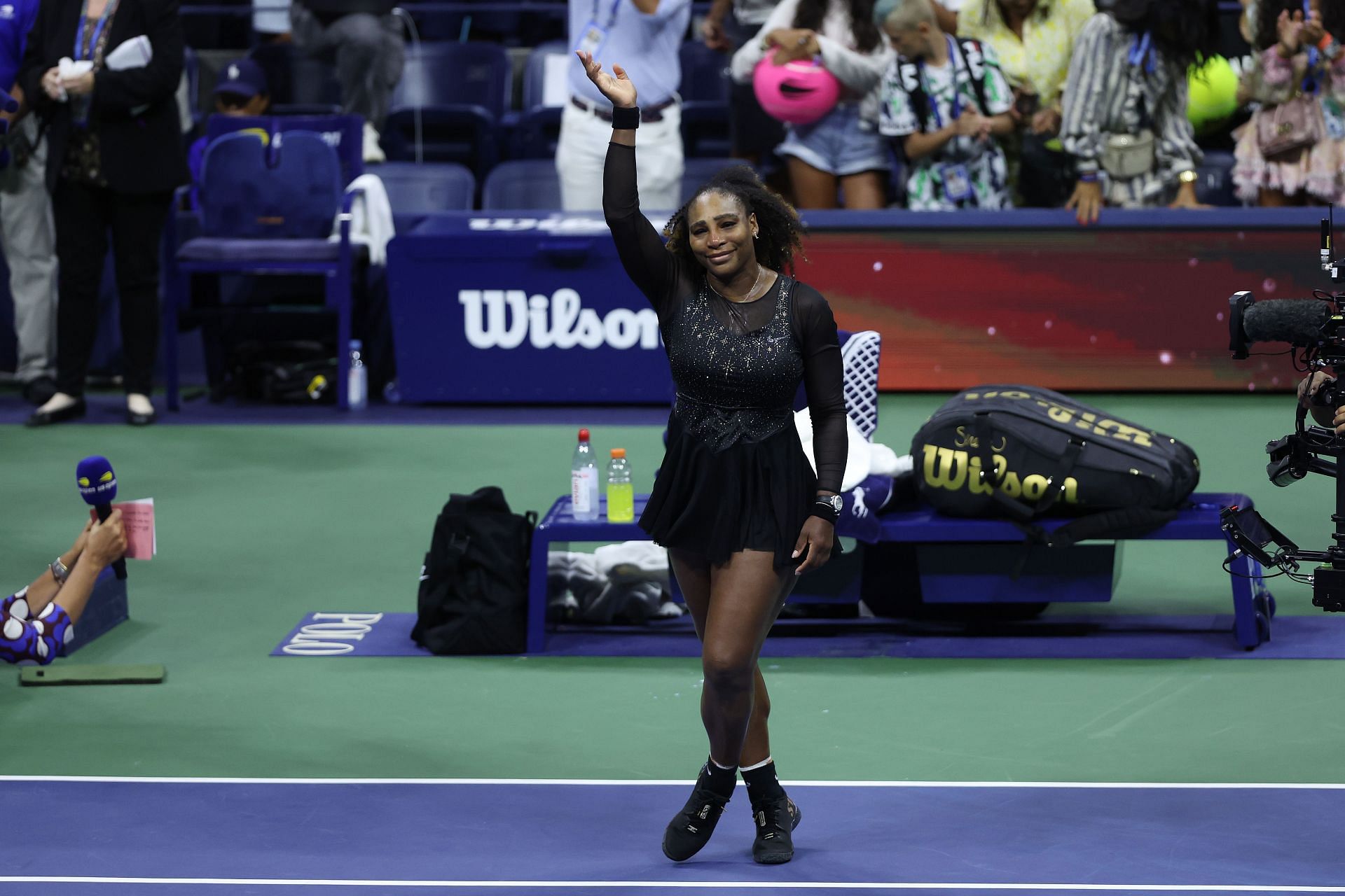 Serena Williams waves to the Arthur Ashe Stadium crowd at the 2022 US Open