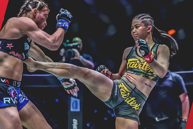 WATCH: Natural striker Stamp Fairtex flaunts refined grappling in smooth back take of Alyse Anderson in Denver