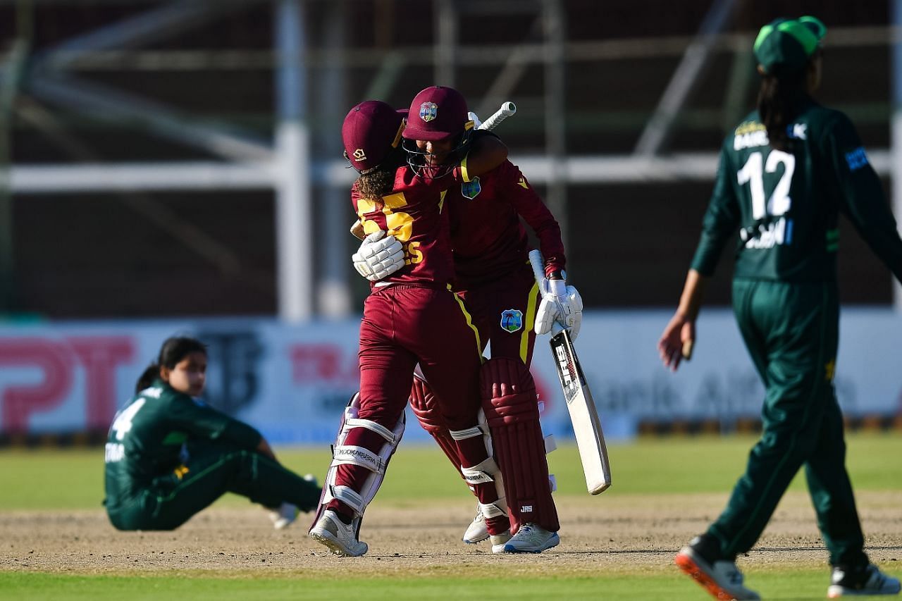 वेस्टइंडीज की खिलाड़ी जीत के बाद जश्न मनाती हुईं (Photo Credit: PCB)