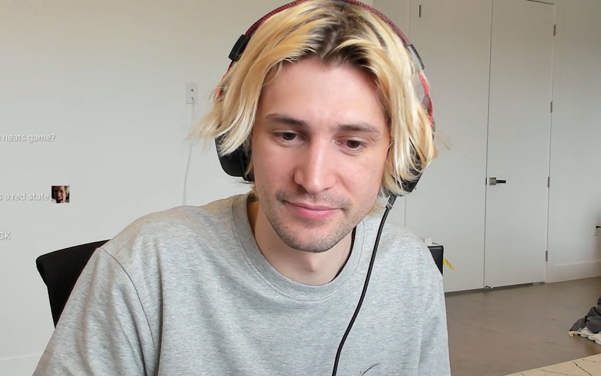 xQc lambasts his fans as they claim his recent content is being &quot;carried&quot; by other streamers (Image via xQc/Twitch)