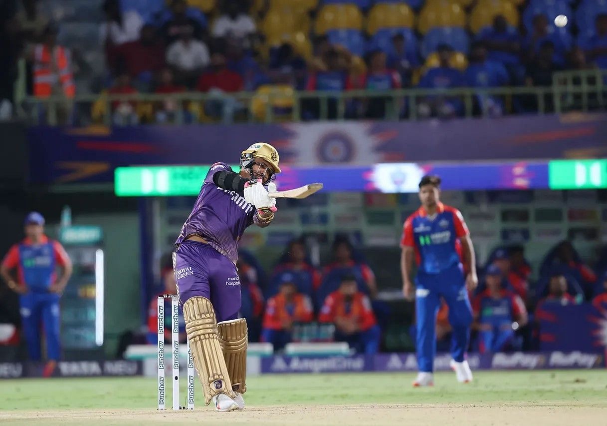 सुनील नारेन बल्लेबाजी के दौरान (Photo Credit - IPLT20)
