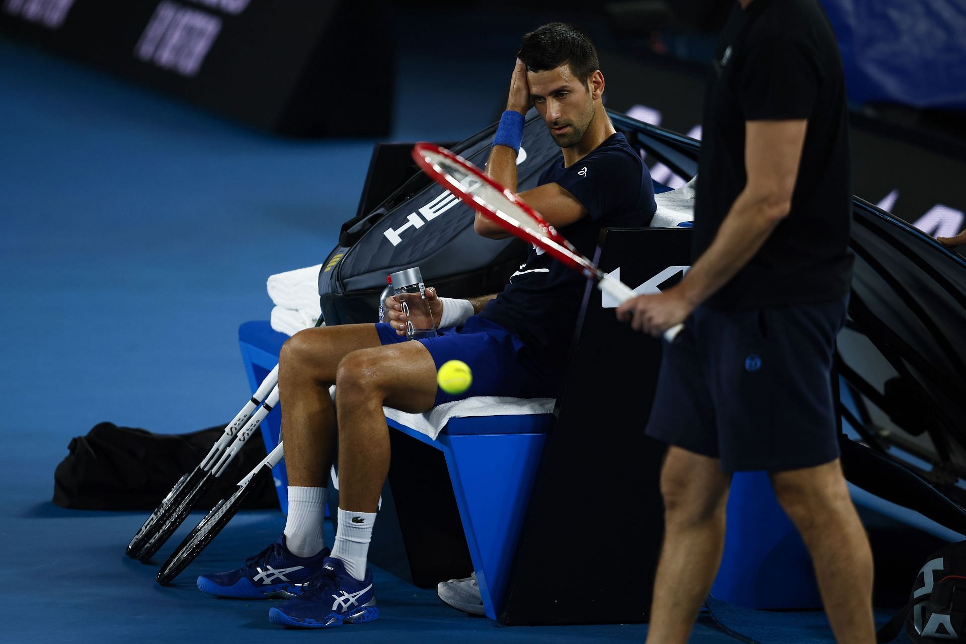 The Serb looks stressed during his only practice at the 2022 Australian Open