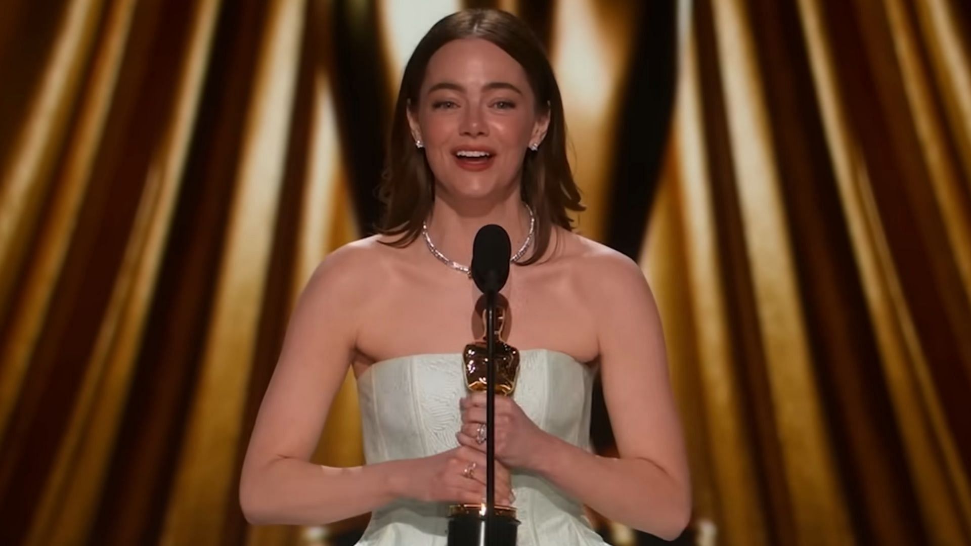 Emma Stone opened up about her real and Hollywood names (Image via YouTube/Oscars)