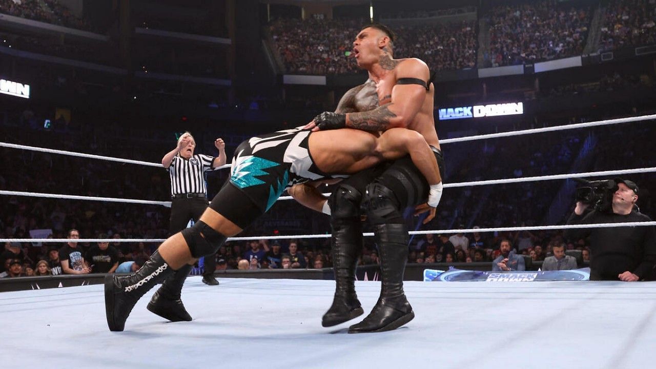 WWE सुपरस्टार ब्रॉन ब्रेकर और ज़ायोन क्विन 