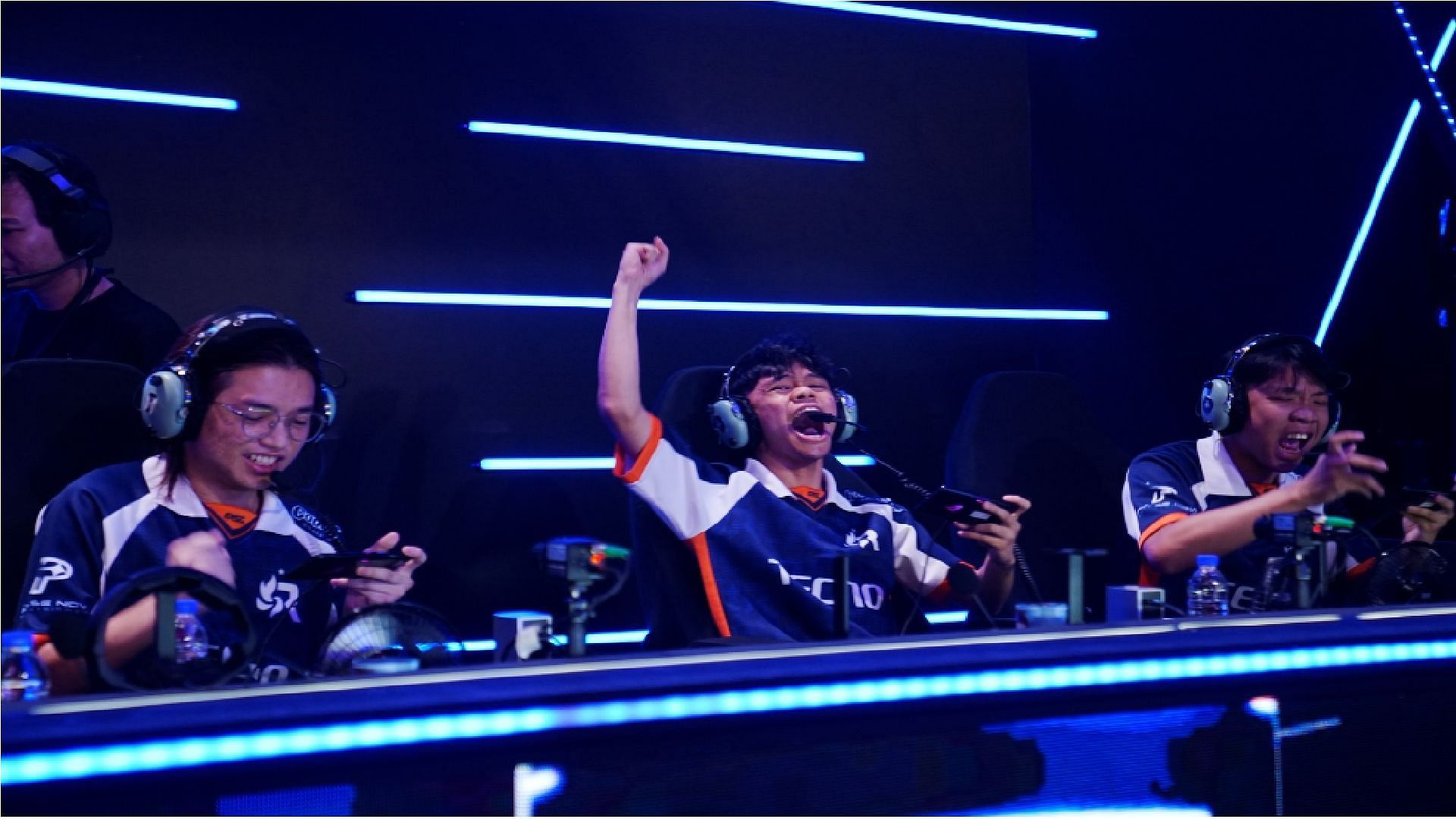 RSG Malaysia Roamer, Dale &quot;Stowm&quot; Rolan Vidor, roars in jubilation after beating Team HAQ during MPL MY Season 13 Week 4 (Image via Moonton Games)