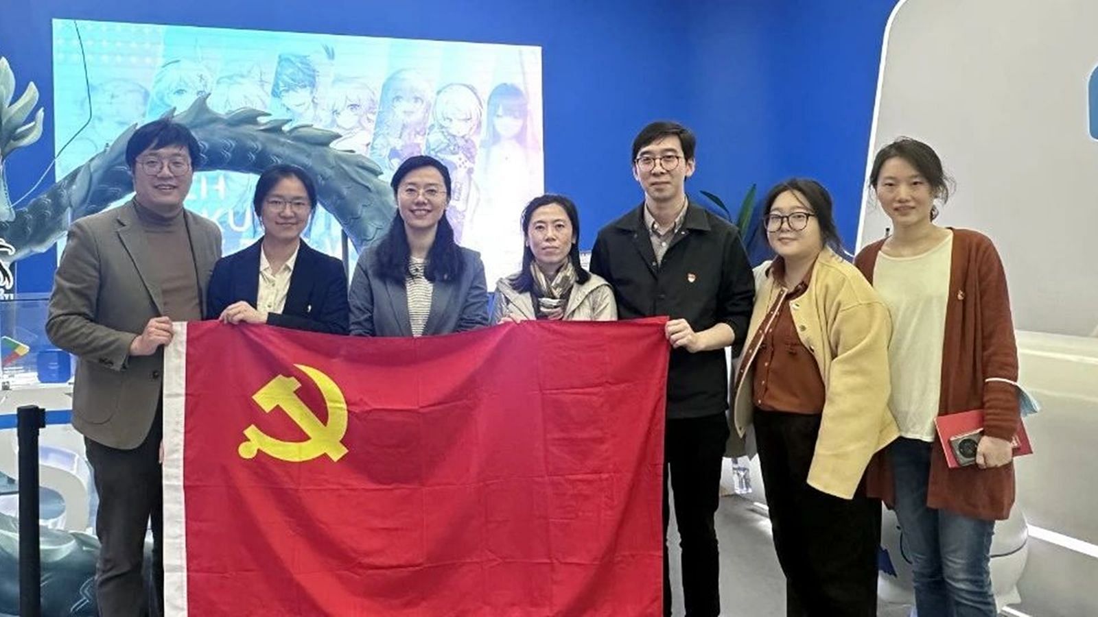 Shanghai Party Branch members at miHoYo HQ (Image via Shangai CPC WeChat)