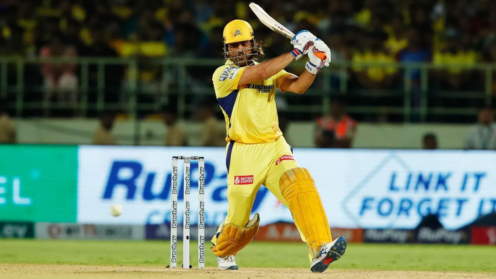 MS Dhoni in action against DC during IPL 2024