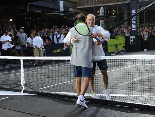 Pete Sampras (L) and Andre Agassi