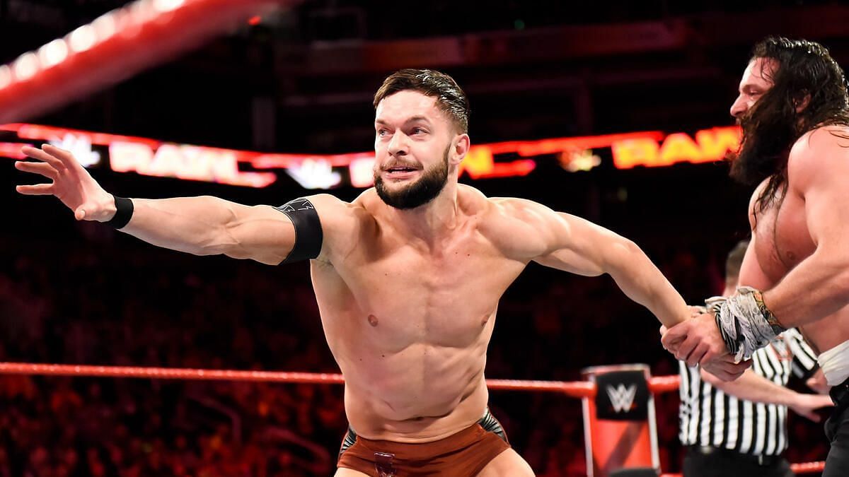 Finn B&aacute;lor vs. Elias &ndash; Seven-Man Gauntlet Match Part 4: photos | WWE