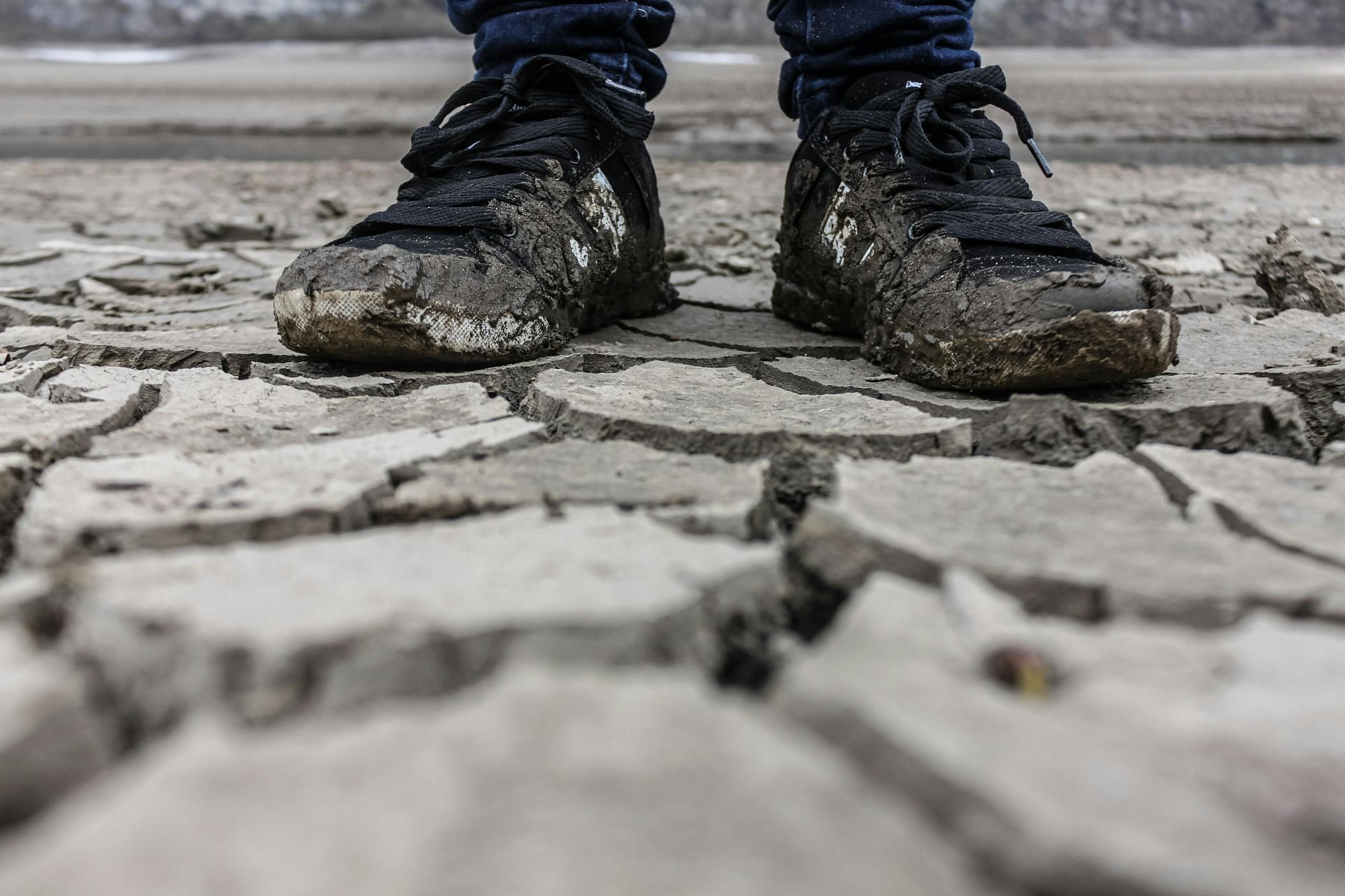 Persistent aches and pains due to dirty sneakers (Image via Pexels/@Wendelin Jacober)