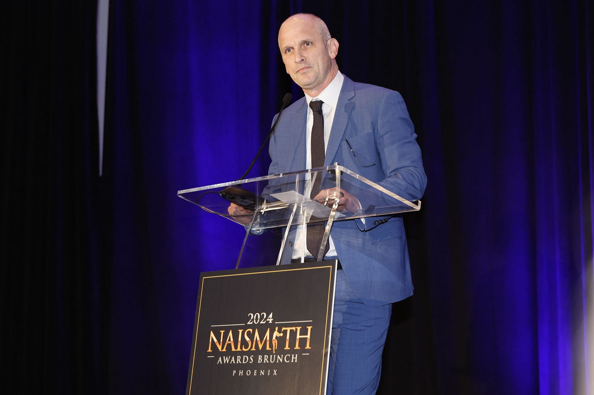 PHOENIX, ARIZONA - APRIL 07: Head coach Dan Hurley of the Connecticut Huskies speaks after winning the Naismith Coach of the Year award during the Naismith Awards Brunch at Phoenix Art Museum on April 07, 2024, in Phoenix, Arizona. (Photo by Chris Coduto/Getty Images)