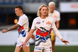 "He's such a tough bugger" - Western Bulldogs coach Luke Beveridge provides Cody Weightman injury update after elbow dislocation