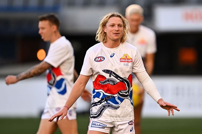 "He's such a tough bugger" - Western Bulldogs coach Luke Beveridge provides Cody Weightman injury update after elbow dislocation