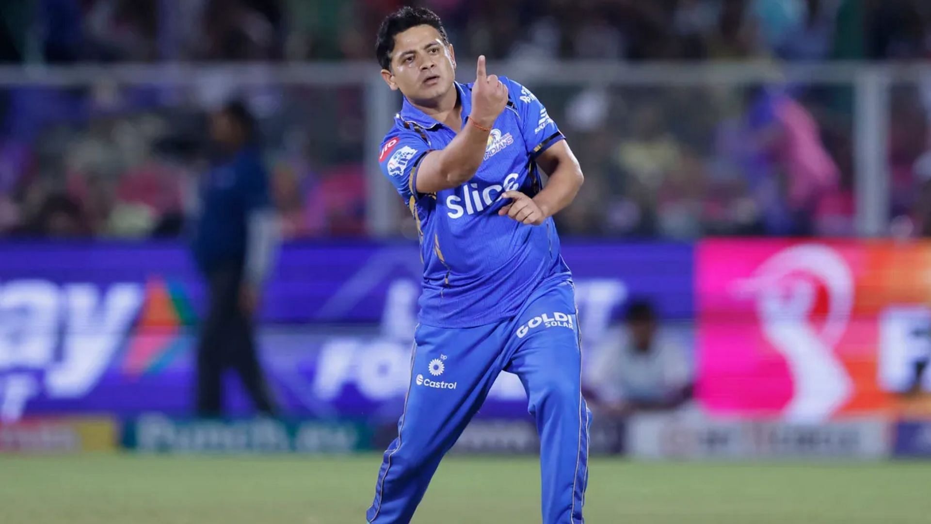 Piyush Chawla of Mumbai Indians (credits: IPL)