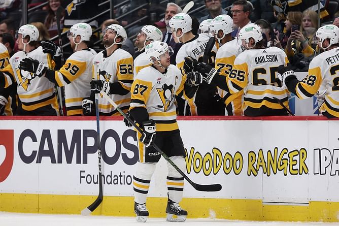 WATCH: Sidney Crosby collides with Auston Matthews, goes knees-first into net after Jake McCabe's backcheck minutes before