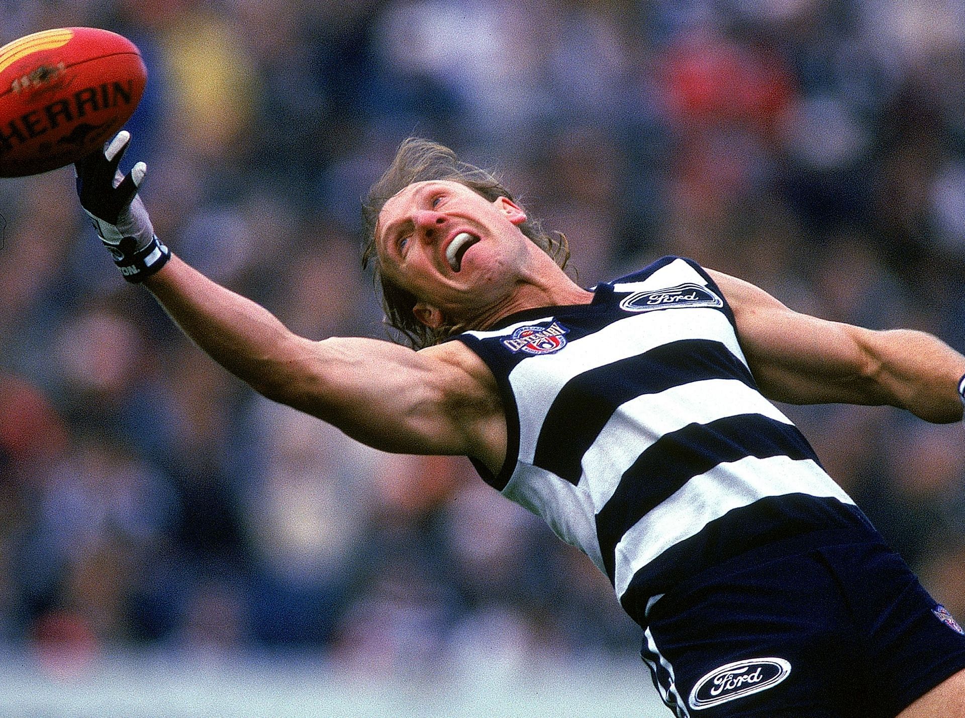 Gary Ablett Snr in action for Geelong