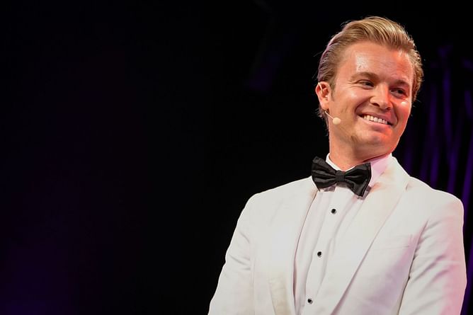 “Nico Rosberg is genuinely the best analyst in F1” - Fans react as former Mercedes champion impresses during Chinese GP broadcasting