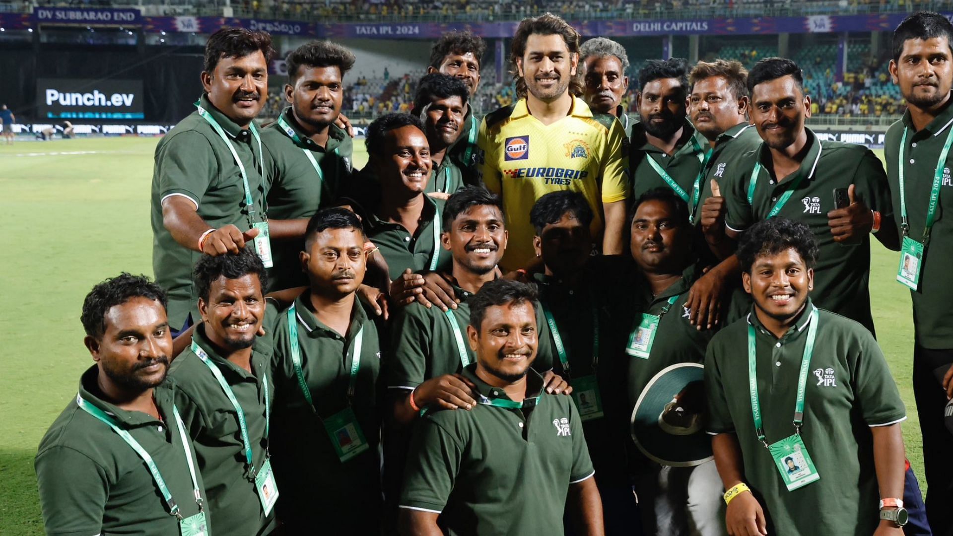 MS Dhoni posed with the groundstaff at Visakhapatnam