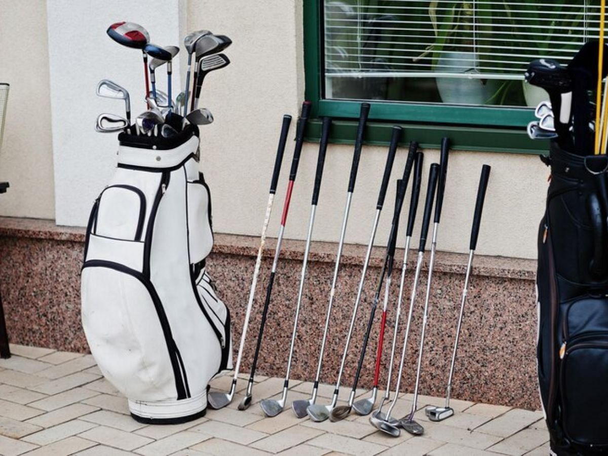 Push cart for golf clubs (Image via Freepik)